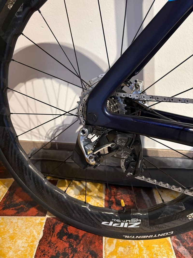Used Canyon Aeroad CFR Disc eTap 2023 2023 Road & Gravel, Blue — image 4 of 5