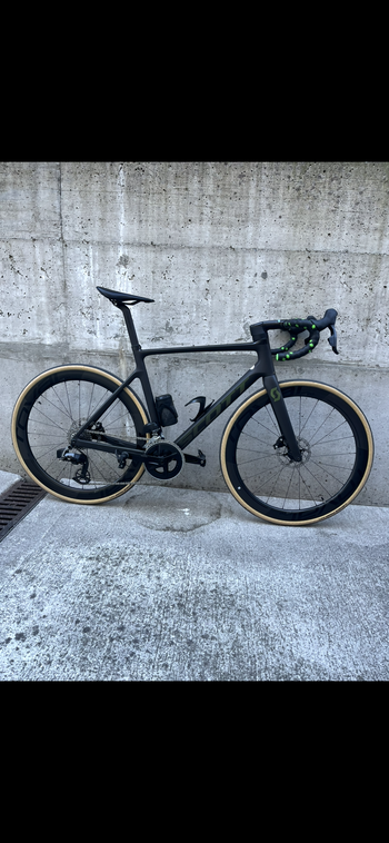 Used Scott Addict SRAM Rival eTap AXS 2023 Road & Gravel