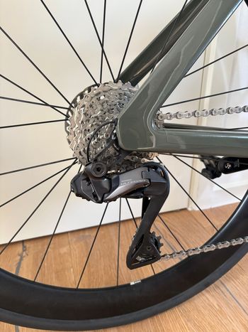 Used Canyon Aeroad CF SLX 7 Di2 2025 2025 Road & Gravel, Green — image 3 of 7