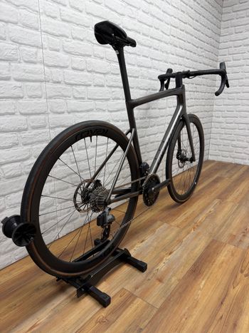 Used Specialized Tarmac SL8 Expert - SRAM Rival AXS 2024 2024 Road & Gravel, Light Gray — image 3 of 6
