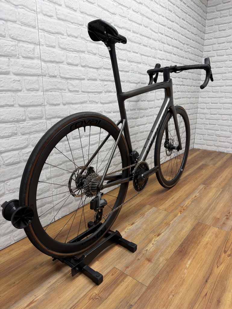 Used Specialized Tarmac SL8 Expert - SRAM Rival AXS 2024 2024 Road & Gravel, Light Gray — image 3 of 6