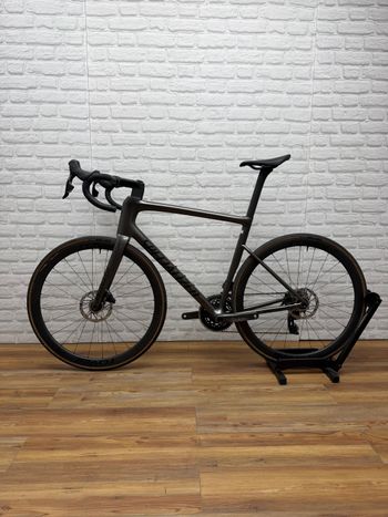 Used Specialized Tarmac SL8 Expert - SRAM Rival AXS 2024 2024 Road & Gravel, Light Gray — image 4 of 6