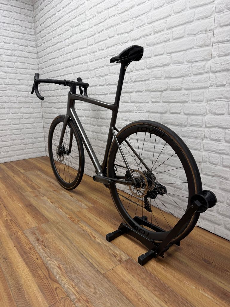 Used Specialized Tarmac SL8 Expert - SRAM Rival AXS 2024 2024 Road & Gravel, Light Gray — image 6 of 6