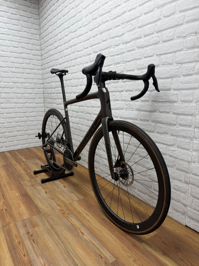 Used Specialized Tarmac SL8 Expert - SRAM Rival AXS 2024 2024 Road & Gravel, Light Gray — image 2 of 6