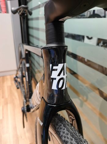 Used Factor Ostro SRAM Force eTap AXS 2025 Road & Gravel, Negro — image 7 of 7