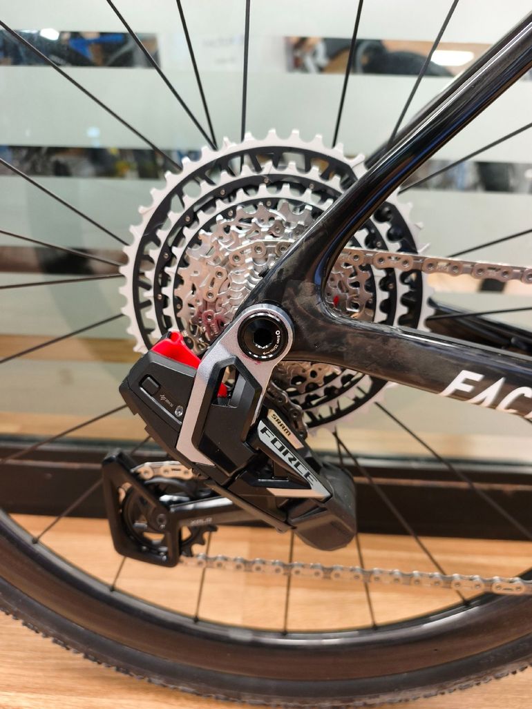 Used Factor Ostro SRAM Force eTap AXS 2025 Road & Gravel, Negro — image 3 of 7