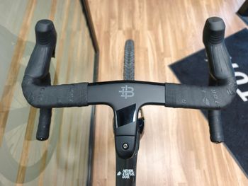 Used Factor Ostro SRAM Force eTap AXS 2025 Road & Gravel, Negro — image 5 of 7