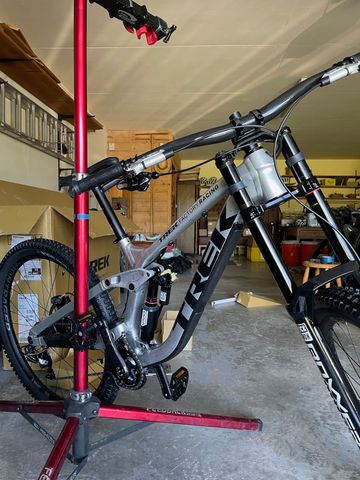 Used Trek Session 9 X01 2025 2025 Mountainbike, Light Gray, 29 — image 2 of 5