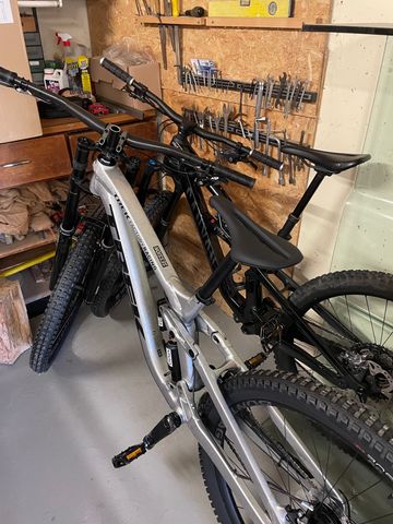 Used Trek Session 9 X01 2025 2025 Mountainbike, Light Gray, 29 — image 4 of 5