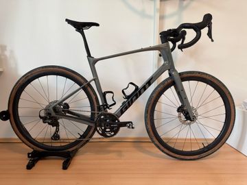 Gebrauchtes Giant Revolt Advanced 0 2025 2025 Road & Gravel, Hellgrau — Bild 1 von 7