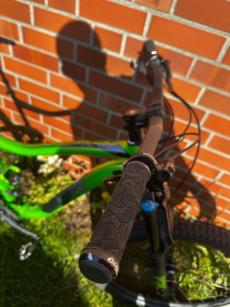 Used Giant Trance 2 2019 2019 Mountainbike, Green, 27.5 — image 8 of 11
