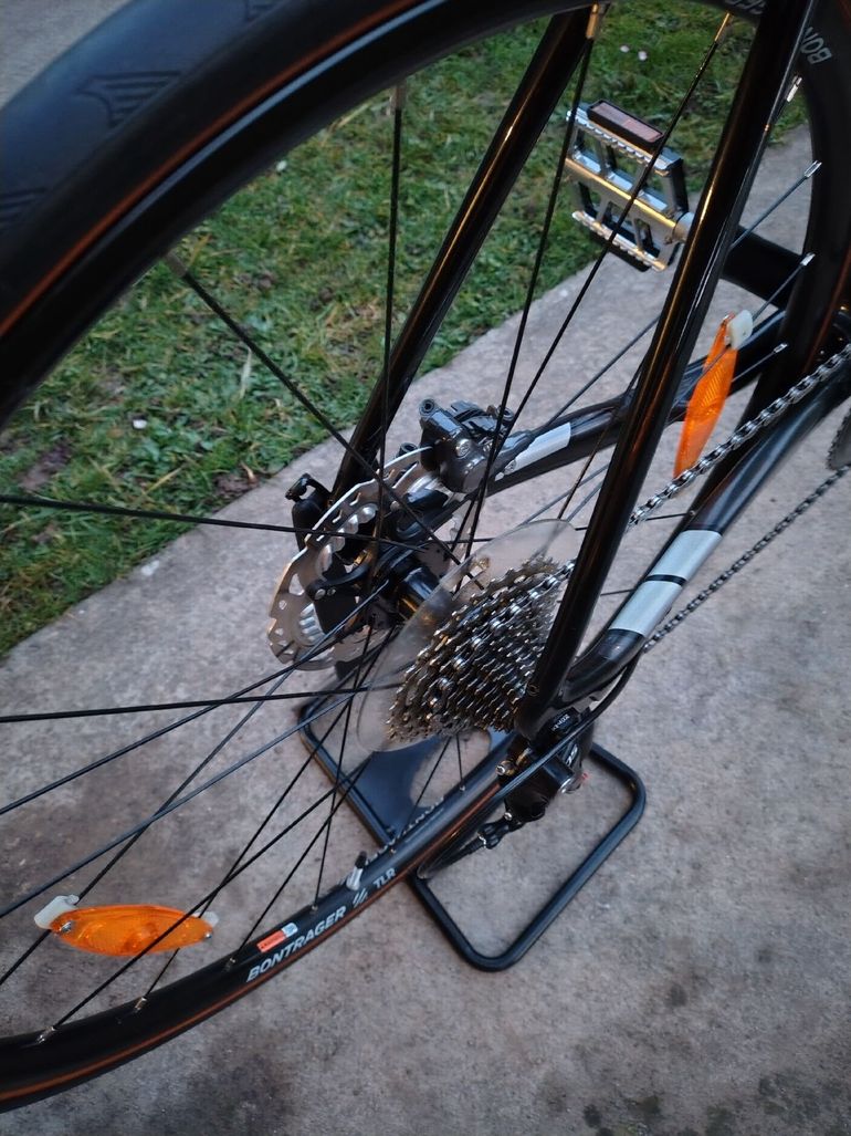 Used Trek Domane S 5 Disc 2017 2017 Road & Gravel, Nero — image 3 of 8