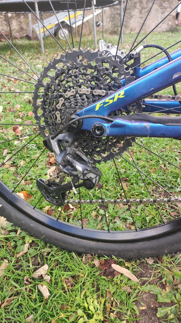 Used Specialized Men's Stumpjumper Comp Carbon 29 - 12-speed 2019 2019 Mountainbike, Blue — image 6 of 7