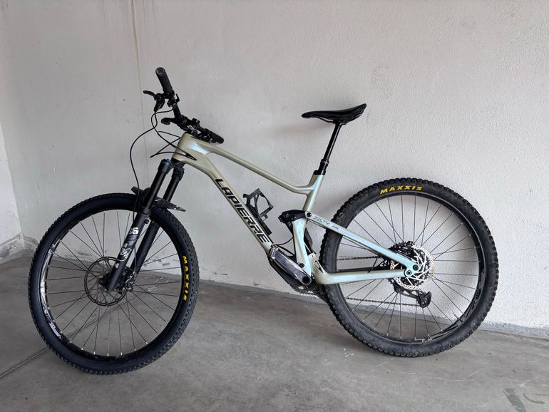 Used Lapierre Zesty AM CF 6.9 2021 2021 Mountainbike, Light Gray, 29 — image 2 of 14