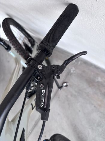 Used Lapierre Zesty AM CF 6.9 2021 2021 Mountainbike, Light Gray, 29 — image 8 of 14