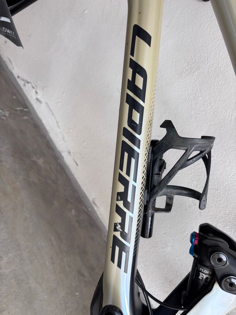 Used Lapierre Zesty AM CF 6.9 2021 2021 Mountainbike, Light Gray, 29 — image 13 of 14