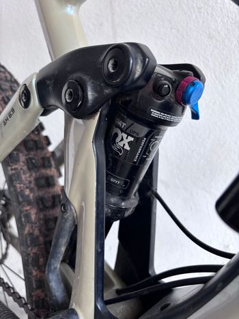 Used Lapierre Zesty AM CF 6.9 2021 2021 Mountainbike, Light Gray, 29 — image 14 of 14
