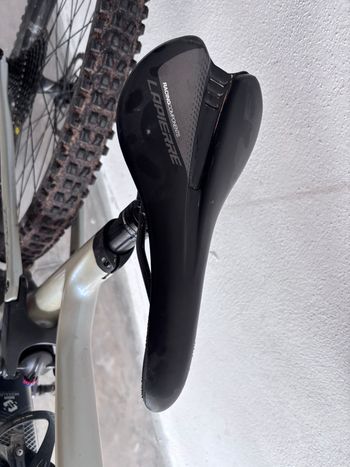 Used Lapierre Zesty AM CF 6.9 2021 2021 Mountainbike, Light Gray, 29 — image 6 of 14