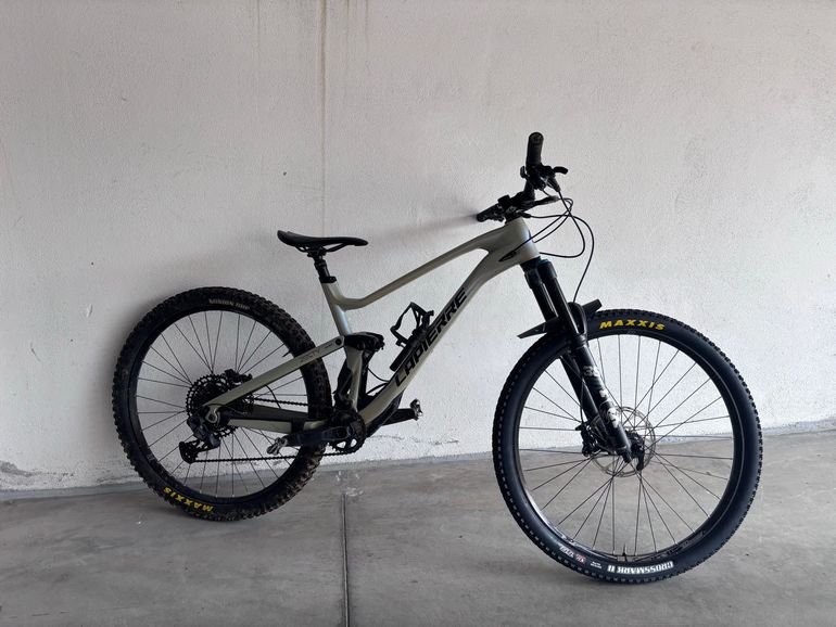 Used Lapierre Zesty AM CF 6.9 2021 2021 Mountainbike, Light Gray, 29 — image 1 of 14