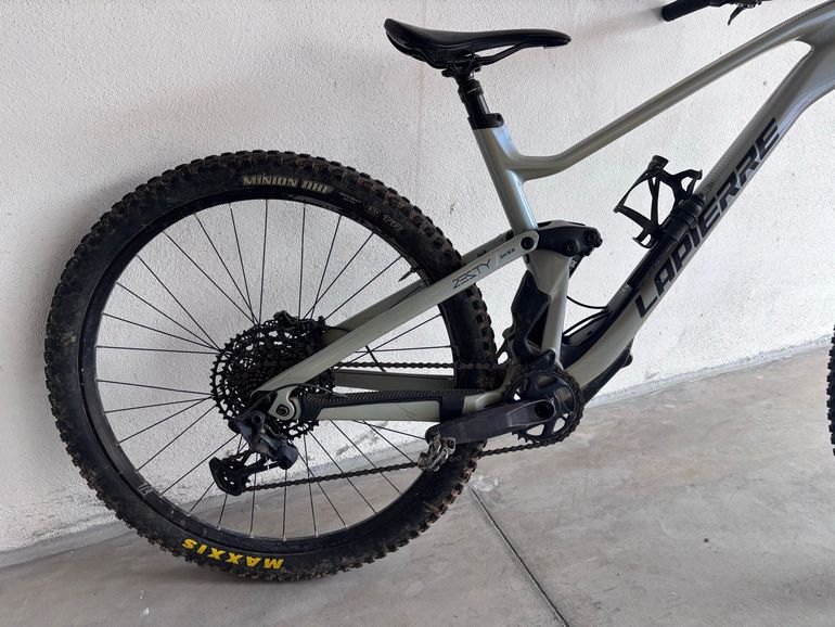 Used Lapierre Zesty AM CF 6.9 2021 2021 Mountainbike, Light Gray, 29 — image 3 of 14