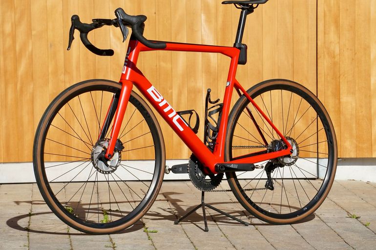 Used BMC Teammachine SLR01 DISC THREE 2019 2019 Road & Gravel — image 1 of 19