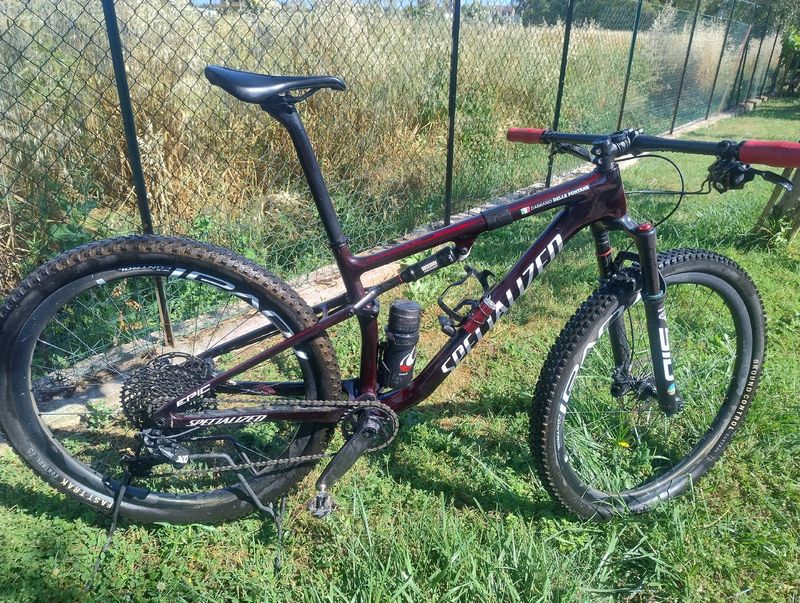 Used Specialized Epic Expert 2021 2021 Mountainbike, Red, 29 — image 1 of 5