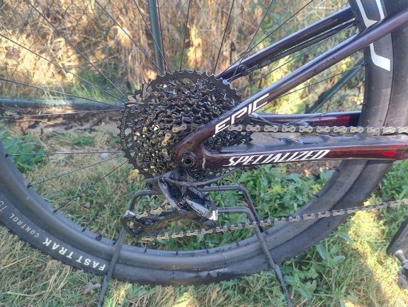 Used Specialized Epic Expert 2021 2021 Mountainbike, Red, 29 — image 3 of 5