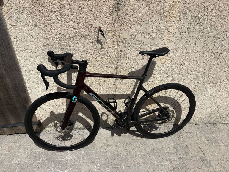 Used Scott Addict 30 2022 2022 Road & Gravel — image 2 of 3