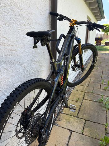 Used Trek Fuel EXe 9.7 2023 2023 Mountainbike, Light Gray — image 2 of 5