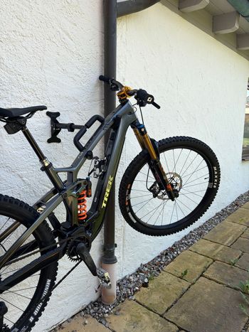 Used Trek Fuel EXe 9.7 2023 2023 Mountainbike, Light Gray — image 3 of 5