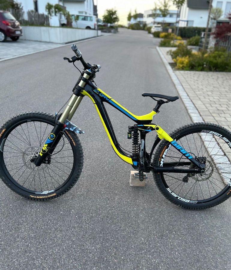 Used Giant Glory Other Shimano 2018 Mountainbike, Orange — image 2 of 4