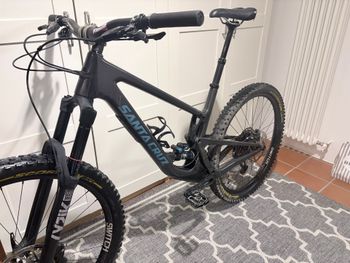 Used Santa Cruz HIGHTOWER X01 / Carbon CC / 29 2022 2022 Mountainbike, Grigio chiaro — image 2 of 8