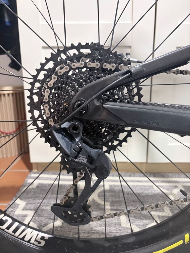 Used Santa Cruz HIGHTOWER X01 / Carbon CC / 29 2022 2022 Mountainbike, Grigio chiaro — image 4 of 8