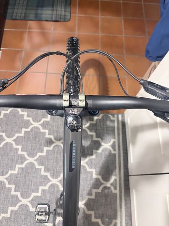 Used Santa Cruz HIGHTOWER X01 / Carbon CC / 29 2022 2022 Mountainbike, Grigio chiaro — image 5 of 8