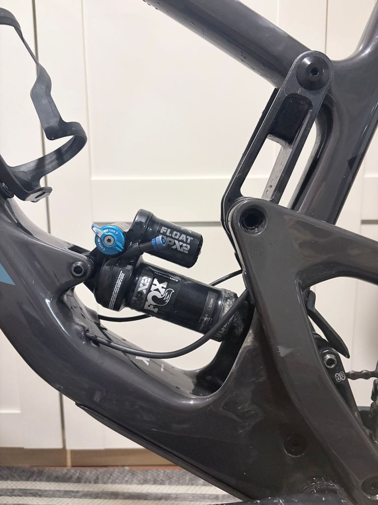 Used Santa Cruz HIGHTOWER X01 / Carbon CC / 29 2022 2022 Mountainbike, Grigio chiaro — image 6 of 8
