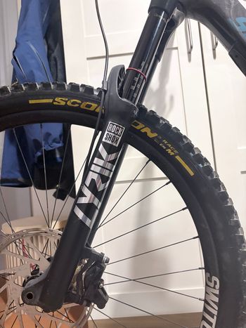 Used Santa Cruz HIGHTOWER X01 / Carbon CC / 29 2022 2022 Mountainbike, Grigio chiaro — image 7 of 8