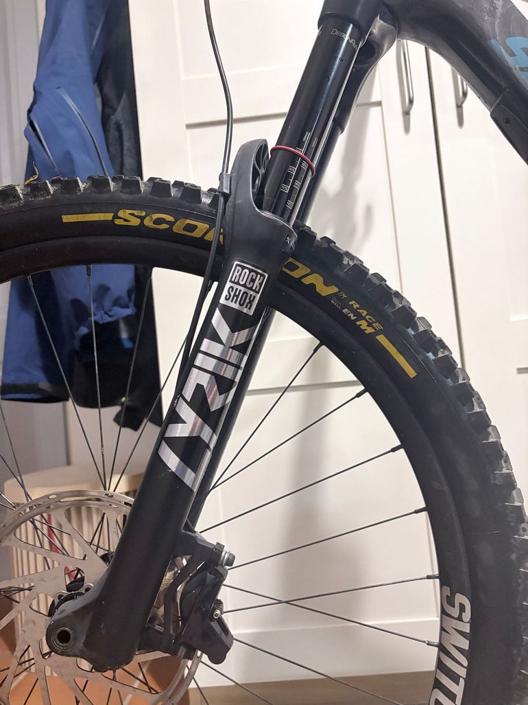 Used Santa Cruz HIGHTOWER X01 / Carbon CC / 29 2022 2022 Mountainbike, Grigio chiaro — image 7 of 8