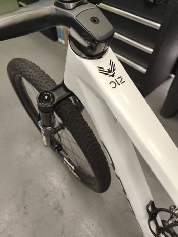 Used Orbea Oiz OMX Frameset 2025 Mountainbike, White — image 3 of 10