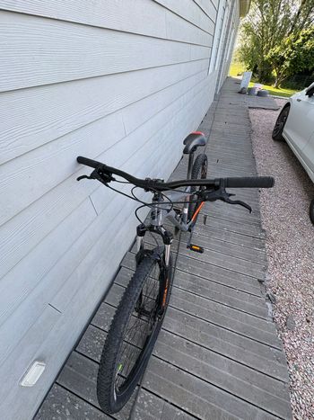 Used GT Avalanche Sport 2024 2024 Mountainbike, Light Gray, 27.5 — image 3 of 5