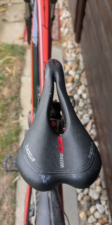 Used Giant DIRT-E+ 1 LTD 2018 Mountainbike, Red — image 10 of 12