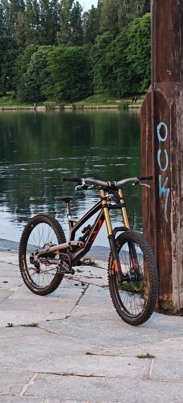 Used YT YT Custom SRAM X01 DH 2017 Mountainbike, Grigio chiaro — image 1 of 3