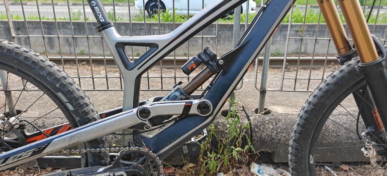 Used YT YT Custom SRAM X01 DH 2017 Mountainbike, Light Gray — image 4 of 6