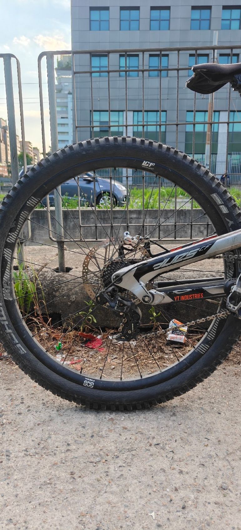 Used YT YT Custom SRAM X01 DH 2017 Mountainbike, Light Gray — image 6 of 6