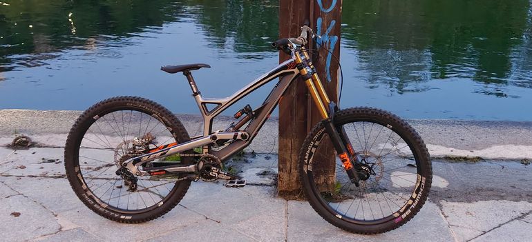 Used YT YT Custom SRAM X01 DH 2017 Mountainbike, Grigio chiaro — image 2 of 3