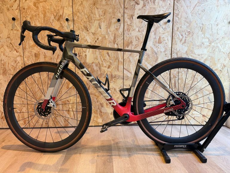 Used Factor ALUTO - Standard package 2025 Frameset 2025 Road & Gravel, Black — image 1 of 3