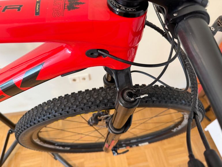 Used Trek Supercaliber 9.8 GX 2021 2021 Mountainbike, Red, 29 — image 8 of 16