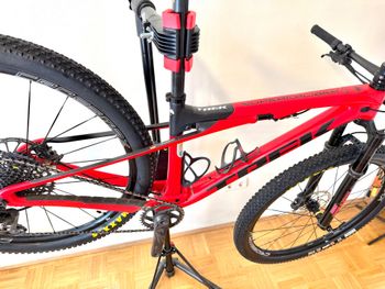 Used Trek Supercaliber 9.8 GX 2021 2021 Mountainbike, Red, 29 — image 3 of 16