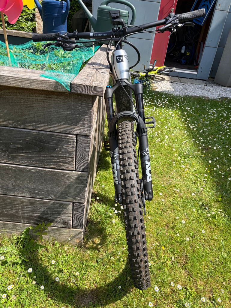 Used Conway Xyron S 5.9 Full Suspension 2024 2024 Mountainbike, Gris claro — image 8 of 8