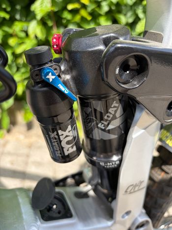 Used Conway Xyron S 5.9 Full Suspension 2024 2024 Mountainbike, Gris claro — image 6 of 8