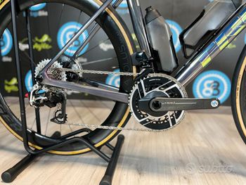 Used Trek Trek Madone SLR 9 Project One Interstellar - Taglia M 2026 Road & Gravel, Blue — image 2 of 17